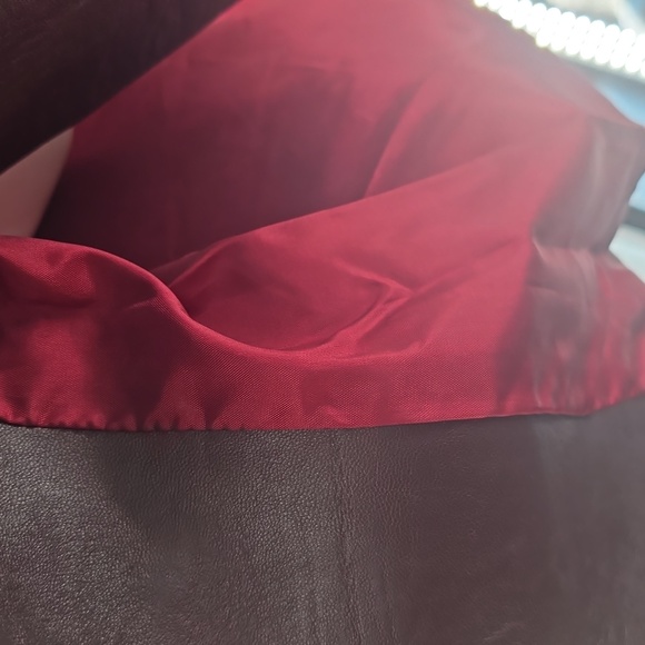 Vintage Deep Burgundy Leather Coat with Fur Collar And Pockets - Picture 13 of 16